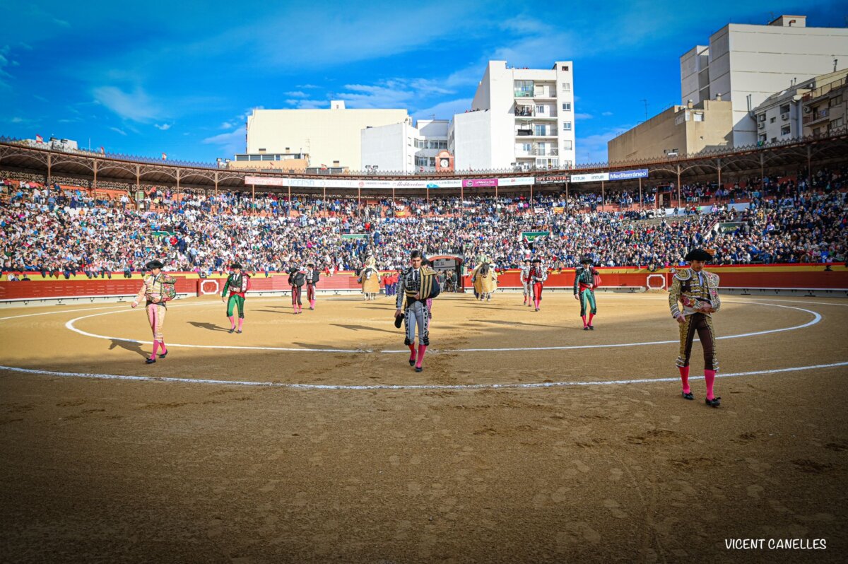 La Estructura De Castell N Corridas De Toros Rejones Y Dos