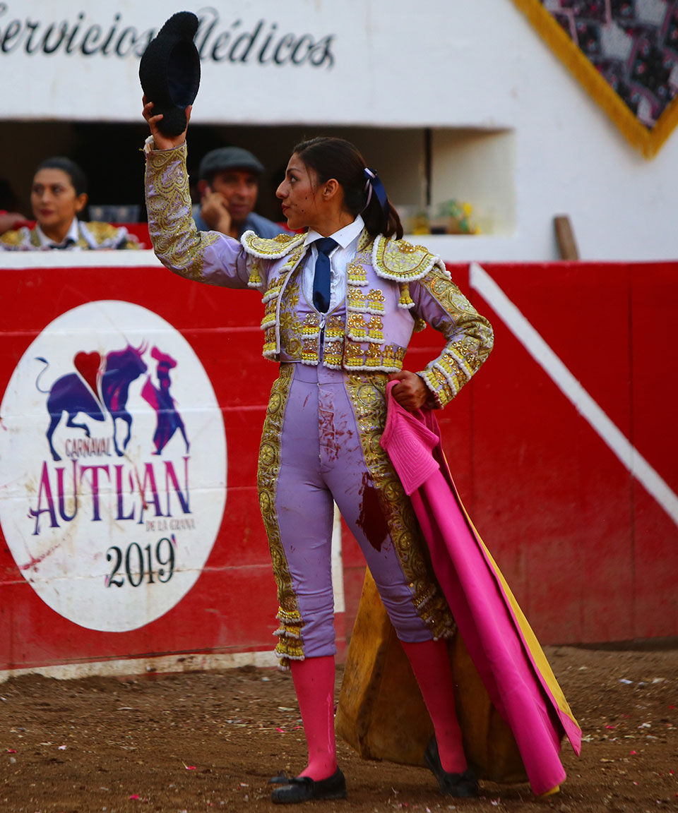 Lupita López, oreja en la Corrida de la Mujer de Autlán de la Grana  (México) - Aplausos.es