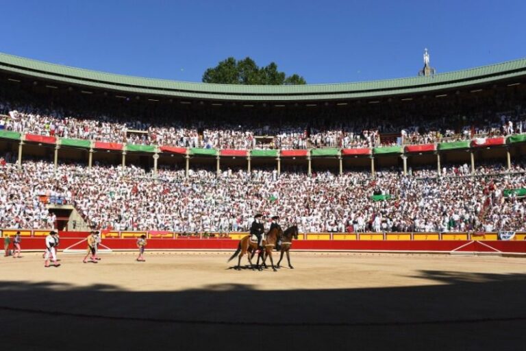 Sigue al detalle la sexta corrida de San Fermín con Cayetano, Roca Rey